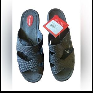 Men’s plastic pool beach Flip Flap size Large 9/10 New  With Tag